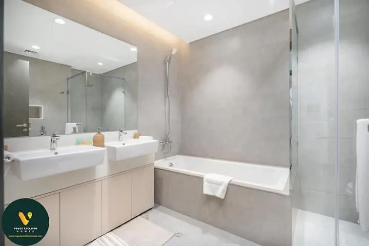 Vogue Lagoon District One Residence Dubai 0*,